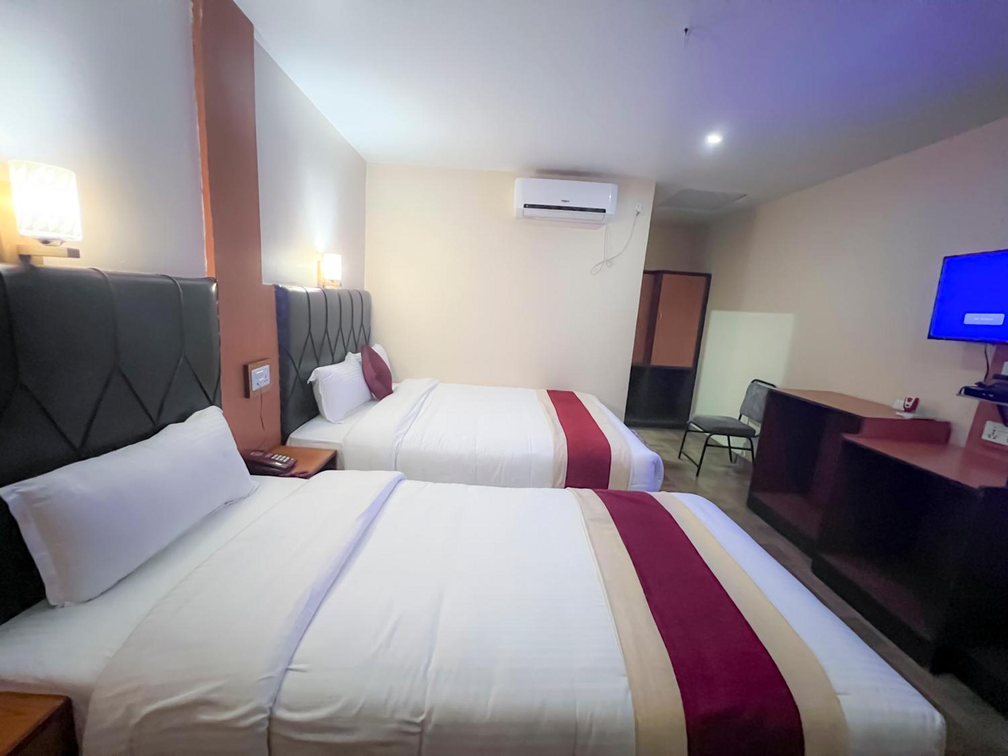 Ama Garden Sauraha Hotel Exterior photo