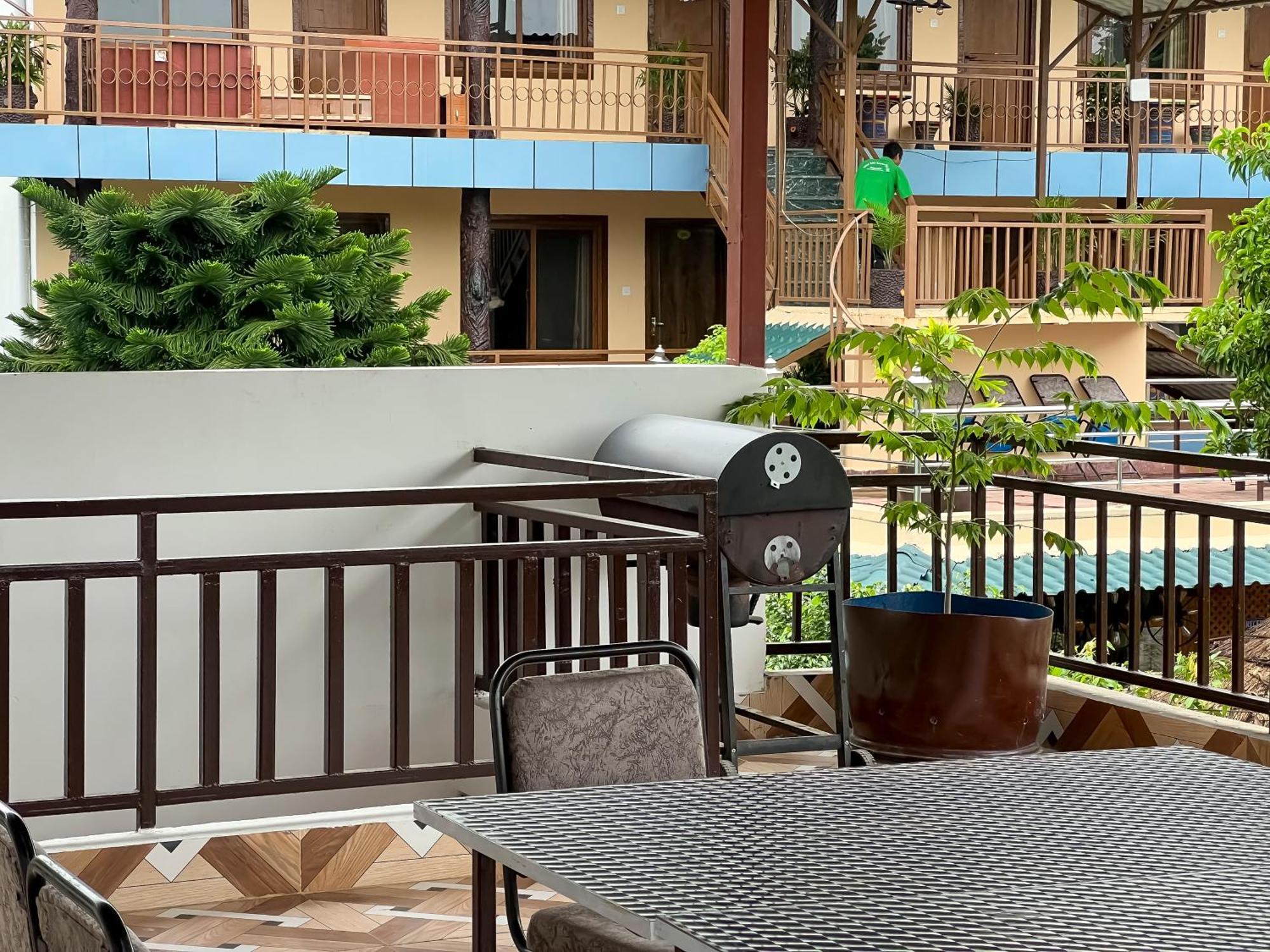 Ama Garden Sauraha Hotel Exterior photo