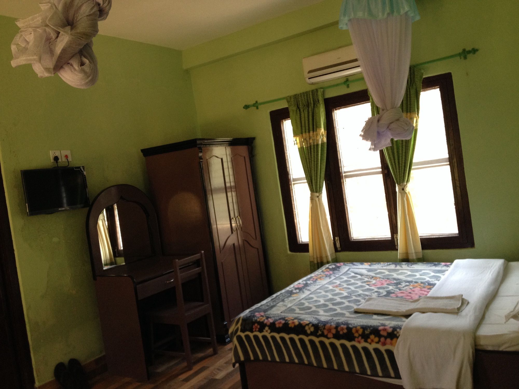 Ama Garden Sauraha Hotel Exterior photo